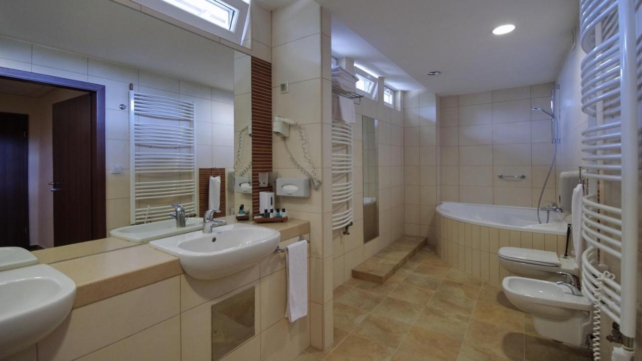Wellness Hotel Дьюла Екстер'єр фото