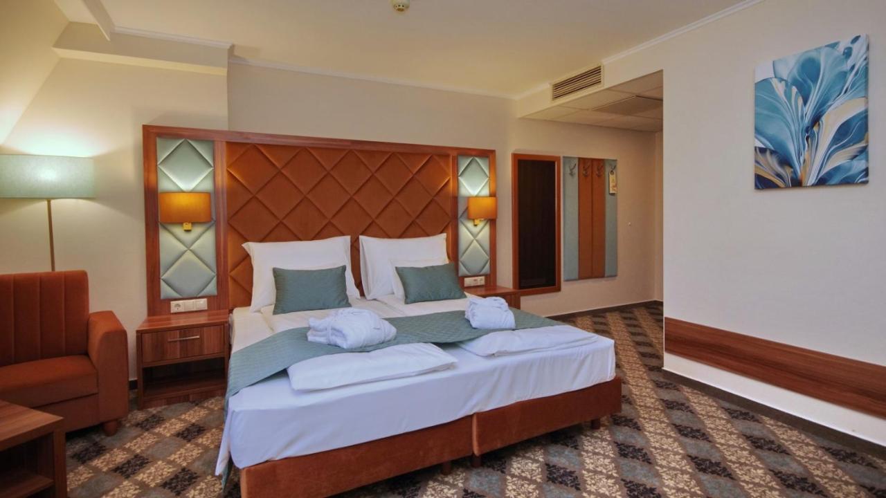Wellness Hotel Дьюла Екстер'єр фото