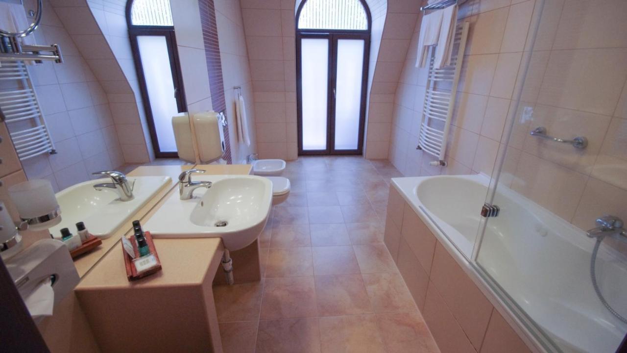 Wellness Hotel Дьюла Екстер'єр фото