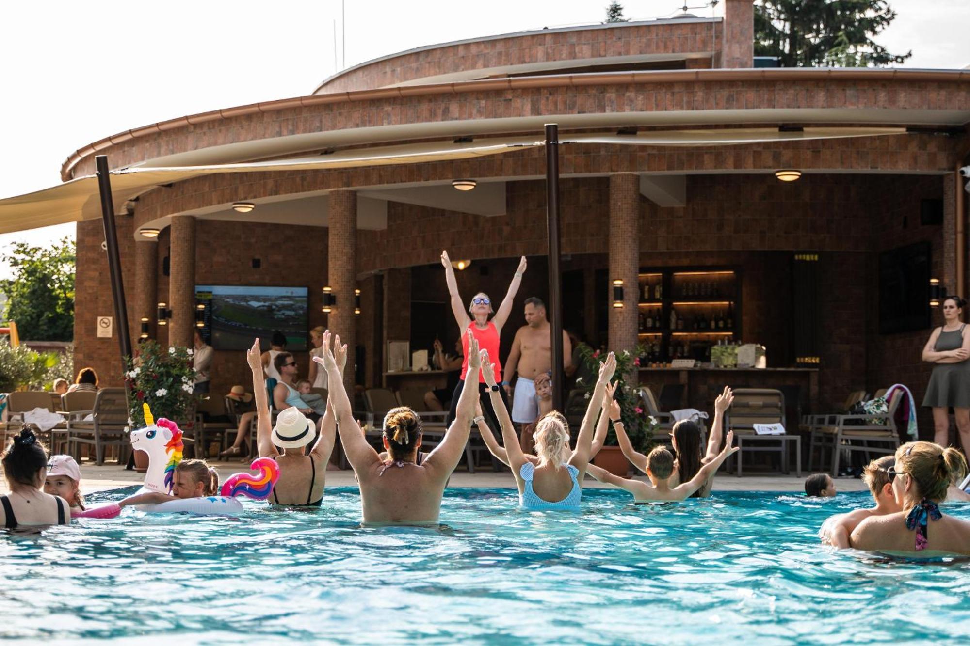 Wellness Hotel Дьюла Екстер'єр фото