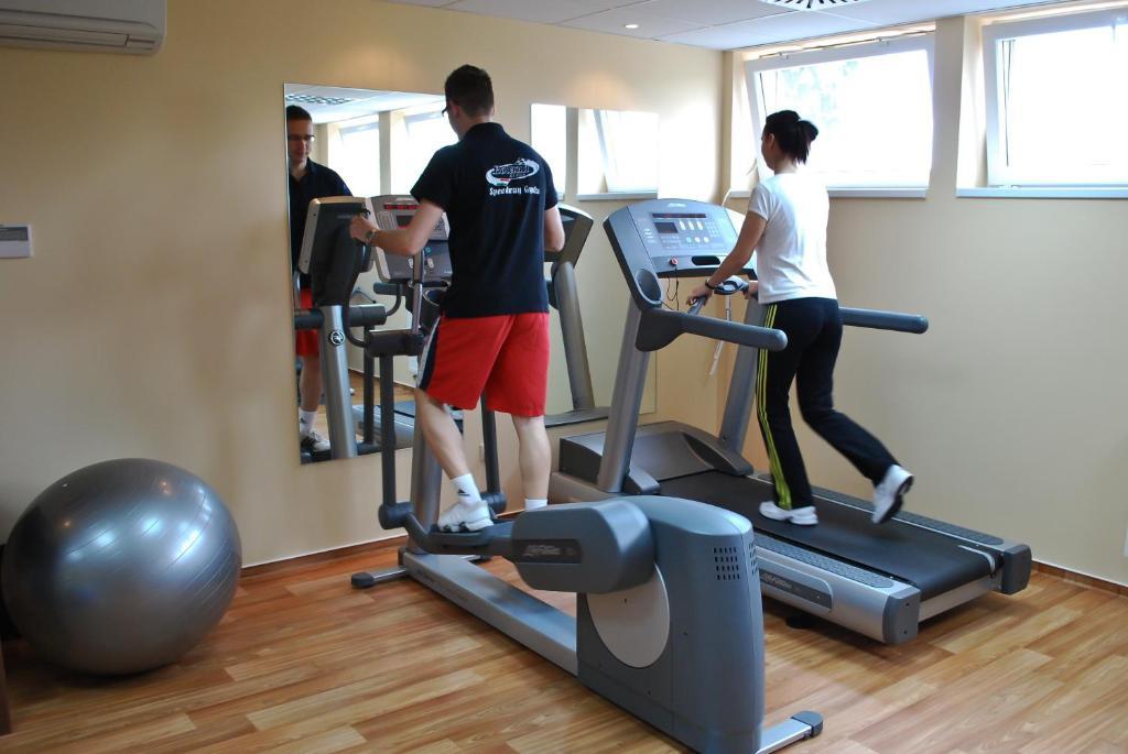 Wellness Hotel Дьюла Екстер'єр фото