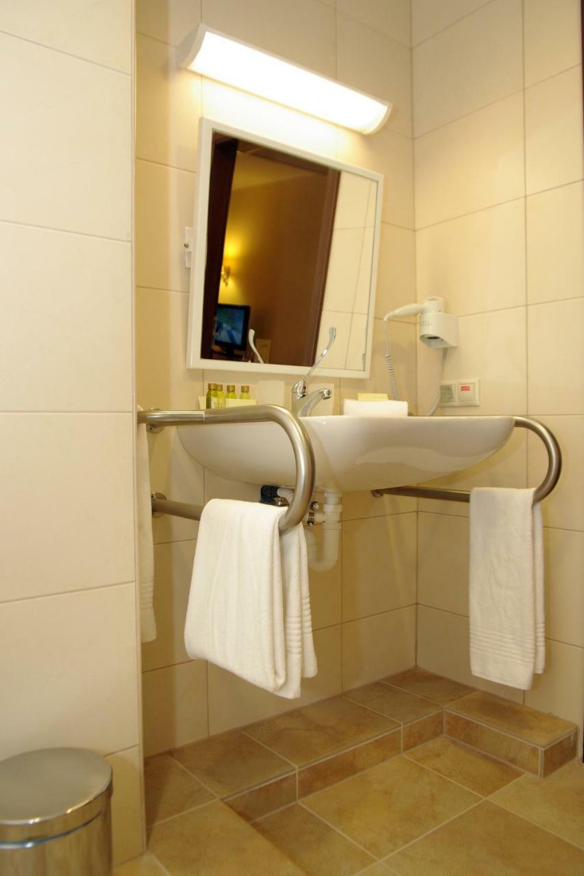 Wellness Hotel Дьюла Екстер'єр фото